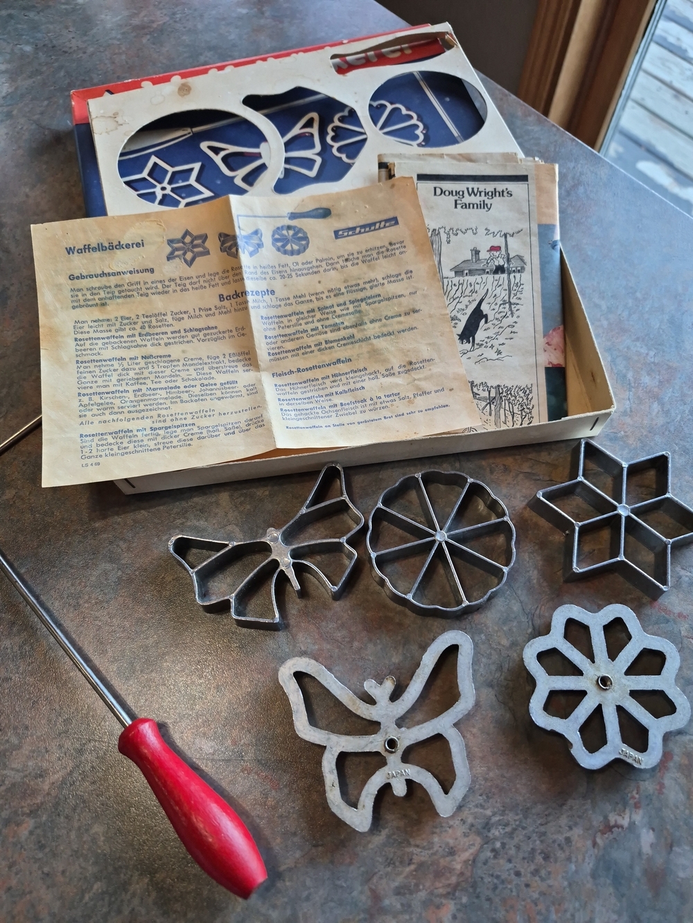 VTG HS Waffelbackerei Cast Iron Waffle Molds Made In Germany Boxed Set 5 Forms